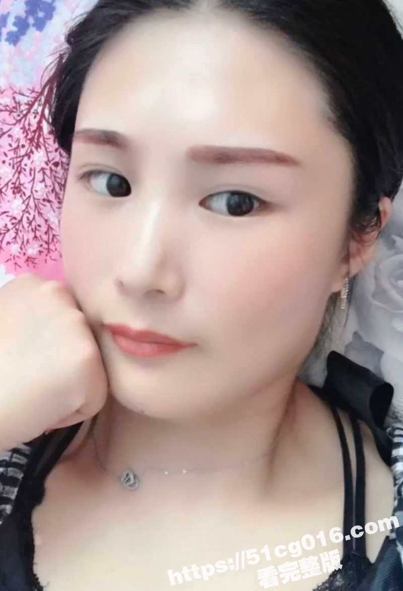 经典绿帽奴！自己硬不起来 只能让丰腴白皙的大屁股骚妻找单男3P 并开视频直播给老公看她被野男人肏！ - 51吃瓜网-51吃瓜网