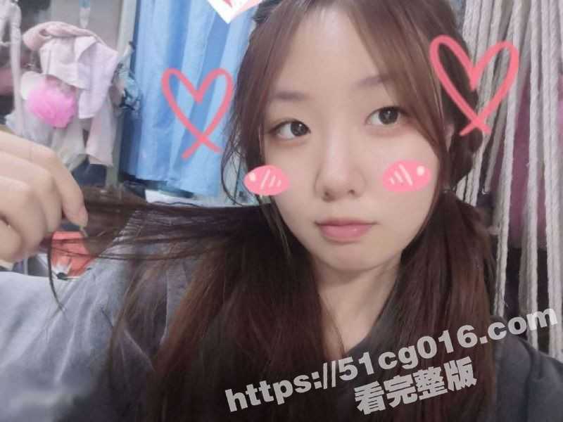 最骚还是眼镜妹 青海师范大学甜美反差学妹 马钰欣 被调教得很乖巧的小母狗露脸吃鸡-51吃瓜网