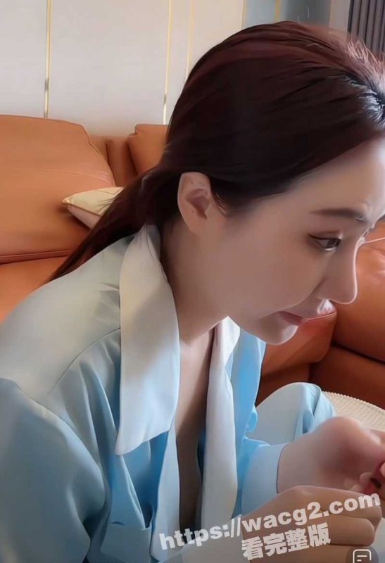 高颜值女主播在直播化妆 这粉嫩的奶头在直播间里漏了整整一分钟自己都没发现 看的观众们的小弟全部起立敬礼！-51吃瓜网