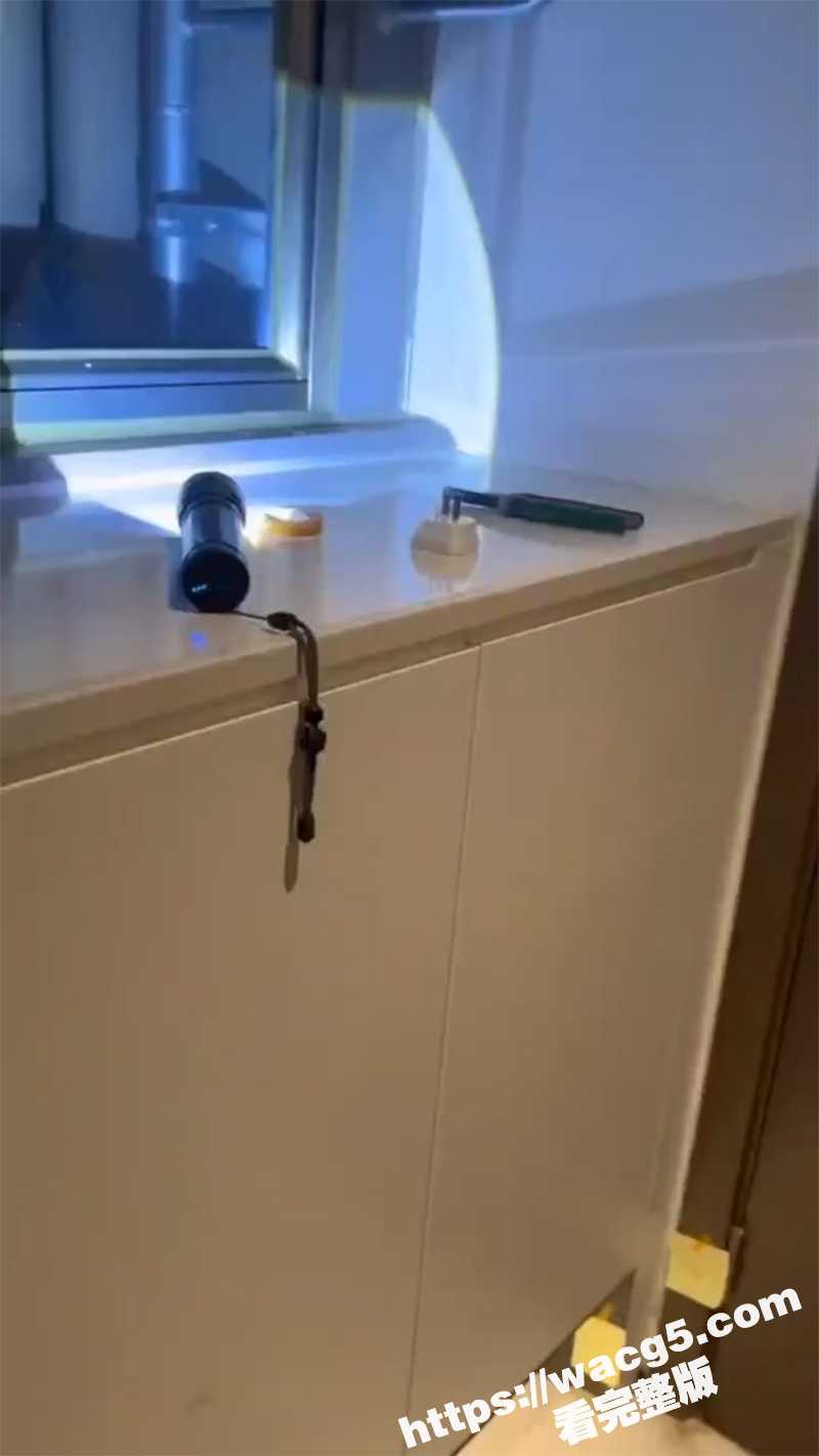 深圳再出现“提灯定损”事件 极品房东为了不退押金 专业验房师拿手电筒找茬火爆全网 - 51吃瓜网-51吃瓜网