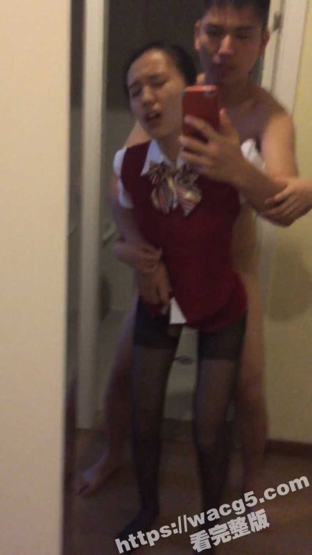 吉祥航空性感空姐 下机后和富二代酒店做爱 穿性感开裆黑丝 被疯狂后入 每次撞击伴随的都是淫荡的叫声-51吃瓜网