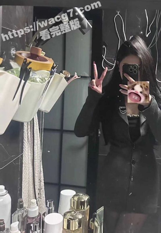 武汉高颜值酒吧女营销 为了订台业绩与客户约炮陪睡 还被客户在酒吧厕所内射！-51吃瓜网