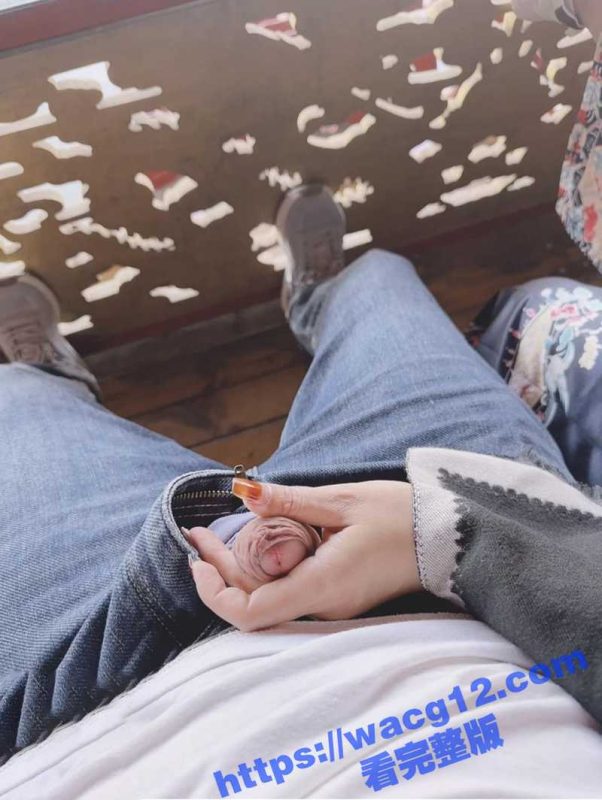 出远门到旅游景区  路边遇到一妹妹给我体验了一把口交惊险刺激游戏  没忍住射到妹妹毛毛上-51吃瓜网