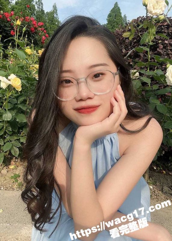 极品眼镜娘清纯萝莉外表下竟是足交女王 一对黑丝美脚让你体会难以自持的至高享受！-51吃瓜网