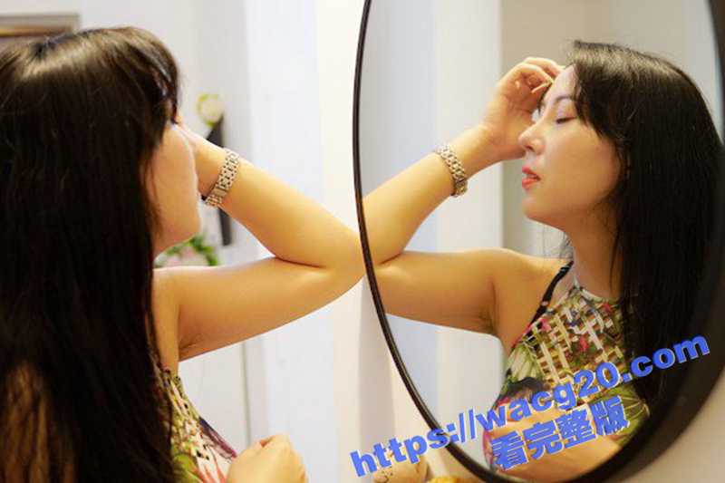 两位美女模特私拍现场 上演女同热吻互舔亲热 摄影师被推倒在床被迫双飞 双女轮流骑乘抽插-51吃瓜网