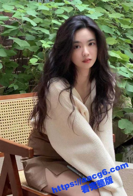 高颜值校花被金主酒店调教 黑丝跪舔抠逼高潮 狗链拴住震动棒加持 让她欲罢不能-51吃瓜网