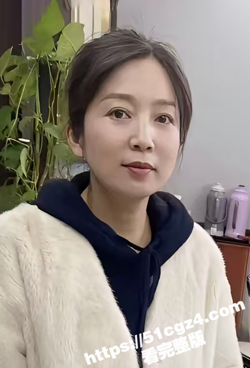 美艳教师 郝彤 勾引儿子突破伦理底线 从辅导功课到肉体交融的乱伦性爱 淫母舌尖挑逗处男嫩鸟 浴室偷情蜜穴榨取童精！ - 51吃瓜网-51吃瓜网