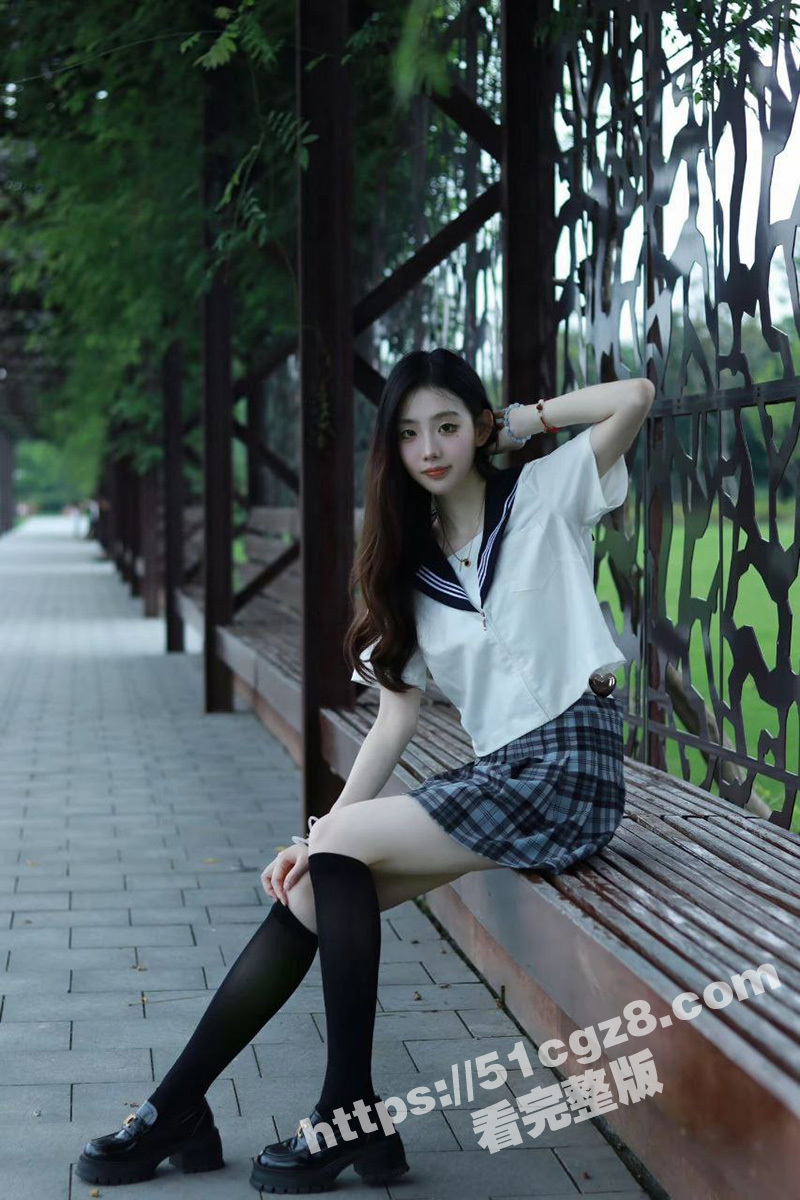 高颜值御姐女王同时调教两个男奴 皮鞭抽脸辱骂践踏 命令公狗爬过来舔脚！ - 51吃瓜网-51吃瓜网