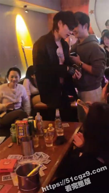 商K男模激情热舞 八块腹肌诱惑的富婆笑不拢嘴 姐姐的快乐 你想象不到-51吃瓜网