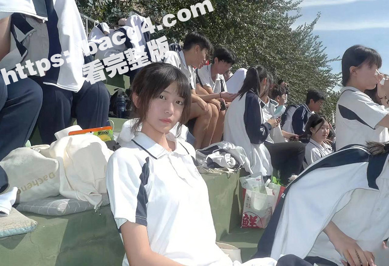 瓜友投稿 曾经追过的校园女神 没想到被金主曝光不雅视频 穿着校服自慰淫荡至极！-51吃瓜网