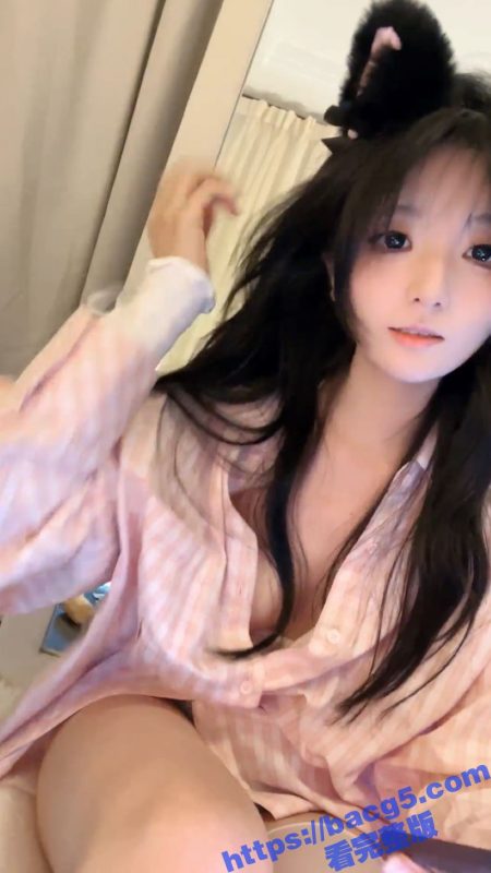 清纯可爱的校花直播福利泄密 粉嫩奶头十分诱人 对着镜头揉弄美乳自慰抠穴 反差感十足！-51吃瓜网