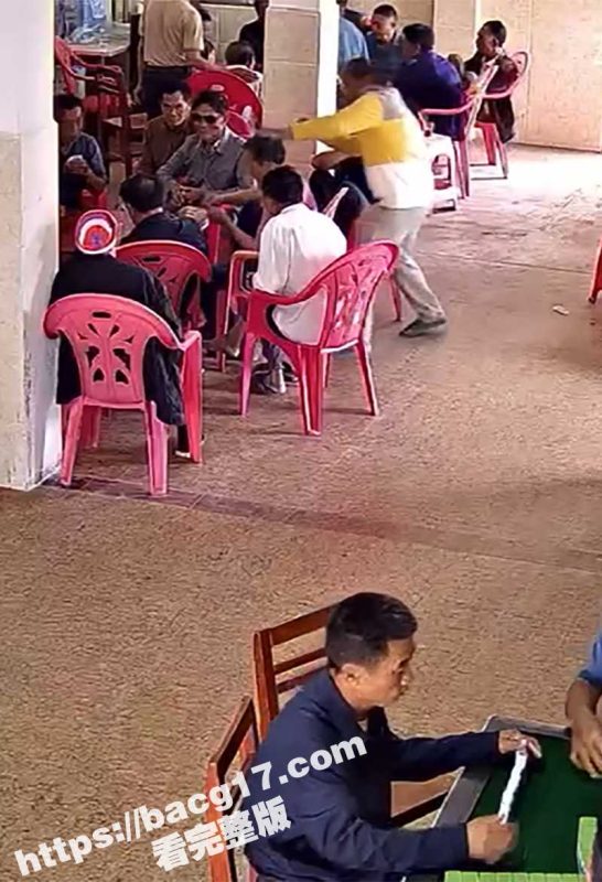 四川麻将馆男子被黄衣刀仔偷袭一刀封喉 鲜血四溅洒满一地 行凶监控视频曝光！-51吃瓜网